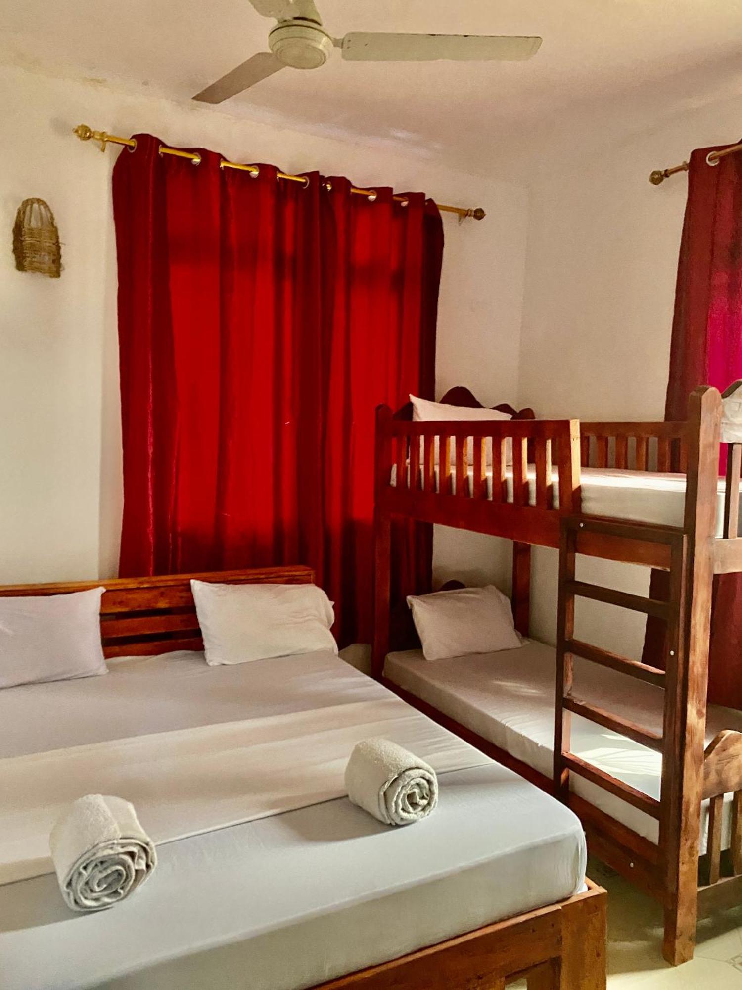 Nomad Cave- Stonetown Sansibar