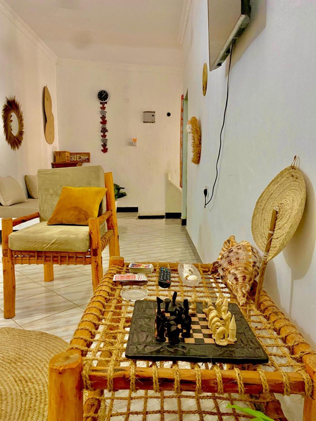 Nomad Cave- Stonetown * Sansibar